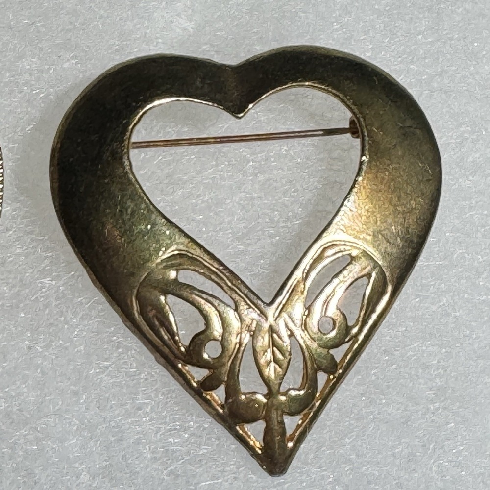 Lot Of 2 Vintage Gold Tone Open Heart Brooch Lapel Pin 1.75" Valentine Love - Picture 5 of 7